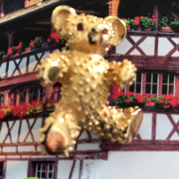 Gold teddy brooch - Picture 1 of 1